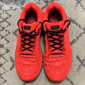 Under armour men’s size 11 HOVR MACHINA